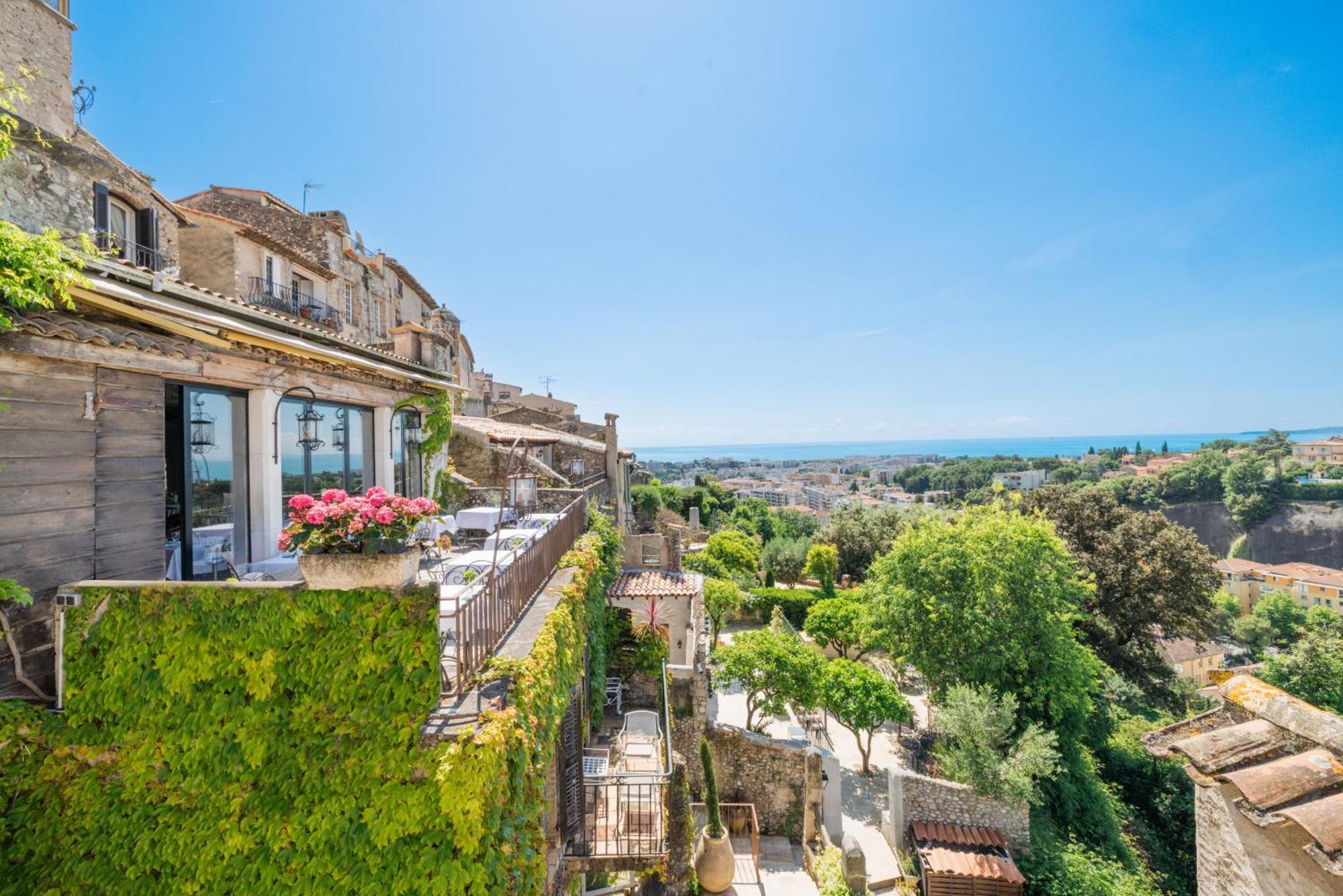 Hotel Château Le Cagnard 4*